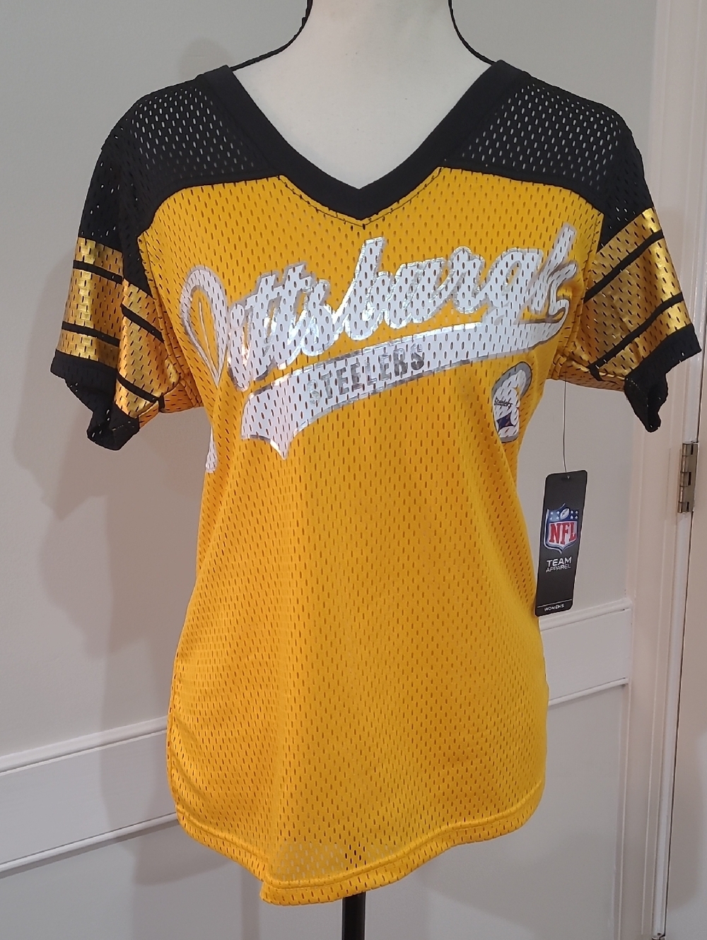 G-III Pittsburgh Steelers Women's Jersey T-Shirt. Size S
